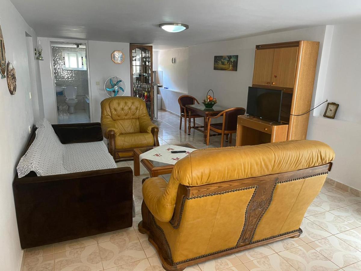 Apartamente Gleni Sarandë Esterno foto