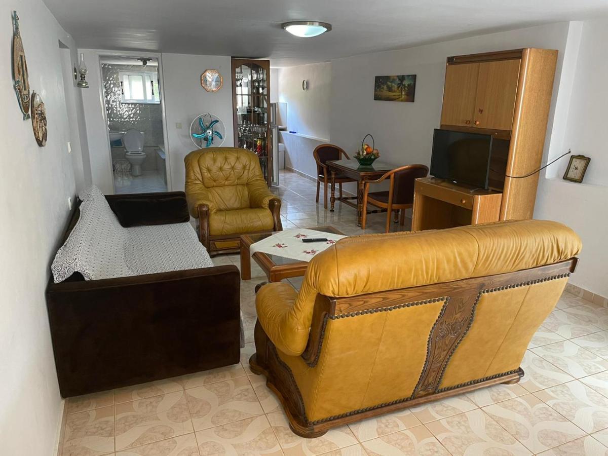 Apartamente Gleni Sarandë Esterno foto